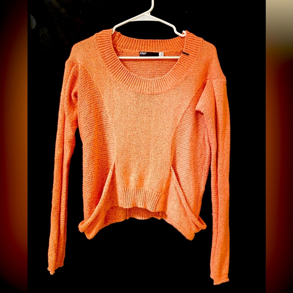 Fox sweater with slouch pockets, like new! Coral, size small